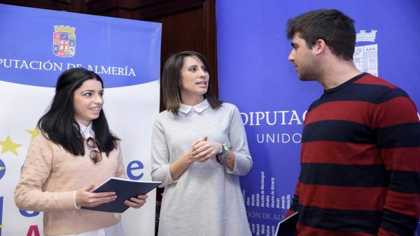 Dos voluntarios almeriense se van a Grecia y Polonia de la mano de la Diputación Dos voluntarios almeriense se van a Grecia y Polonia de la mano de la Diputación