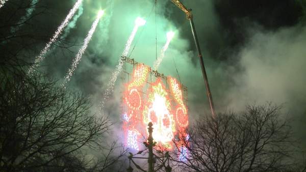 El espolí de la Fallera Mayor ha quedado plasmado en el cielo de València El espolí de la Fallera Mayor ha quedado plasmado en el cielo de València