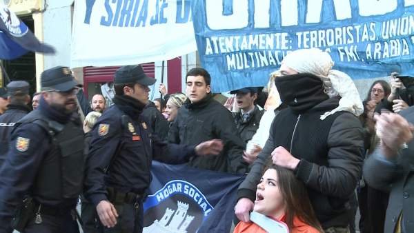 Hogar Social Madrid en la concentración a favor de los refugiados Hogar Social Madrid en la concentración a favor de los refugiados