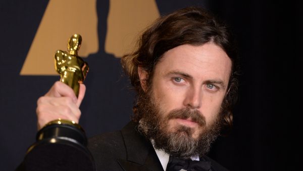 Casey Affleck, con el Oscar a mejor actor Casey Affleck, con el Oscar a mejor actor