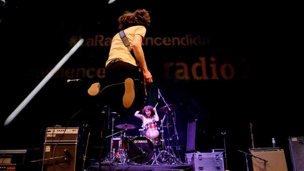 Varios artistas tocando durante un concierto programado por La Radio Encendida; 15 aniversario Varios artistas tocando durante un concierto programado por La Radio Encendida; 15 aniversario