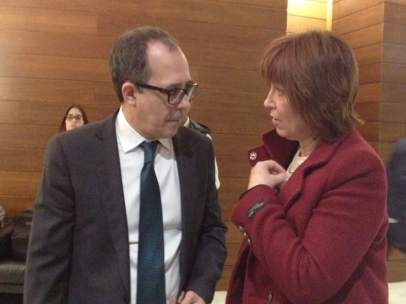 Empar Marco con Enrique Soriano en las Corts