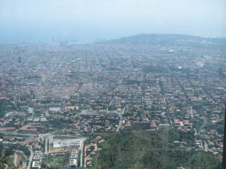Vista de Barcelona desde Collserola donde se ve la contaminación.