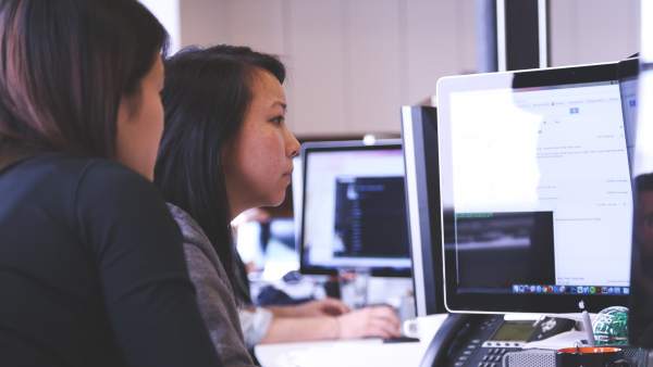 Mujer, trabajadora, ordenador, empresa Mujer, trabajadora, ordenador, empresa