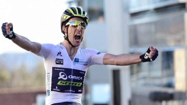 Simon Yates celebra su triunfo Simon Yates celebra su triunfo