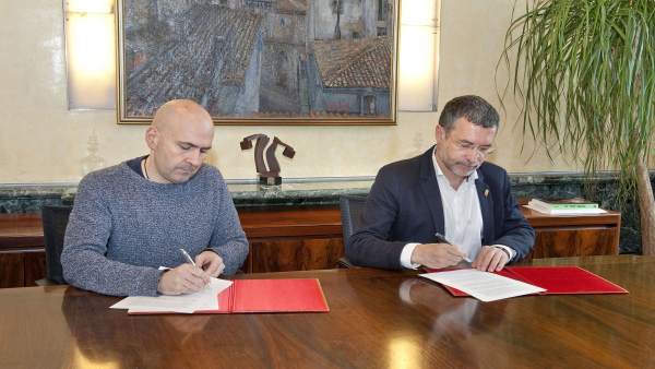 El alcalde de Ansoáin y el vicepresidente Laparra El alcalde de Ansoáin y el vicepresidente Laparra