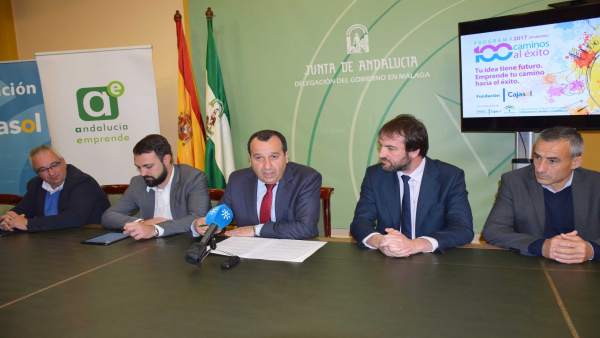 100 Caminos Éxito Fundación Cajasol Junta Ruiz Espejo Araújo Ferrer 100 Caminos Éxito Fundación Cajasol Junta Ruiz Espejo Araújo Ferrer