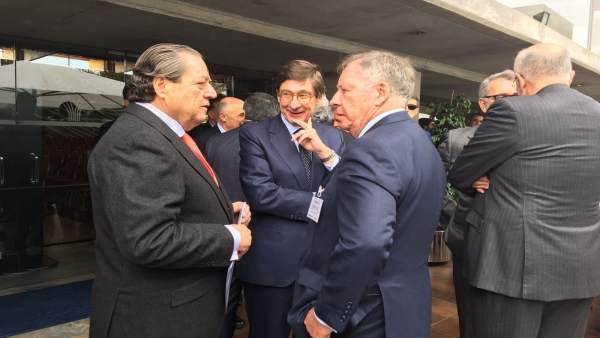 El presidente de Bankia, José Ignacio Goirigolzarri, en el centro de la imagen El presidente de Bankia, José Ignacio Goirigolzarri, en el centro de la imagen