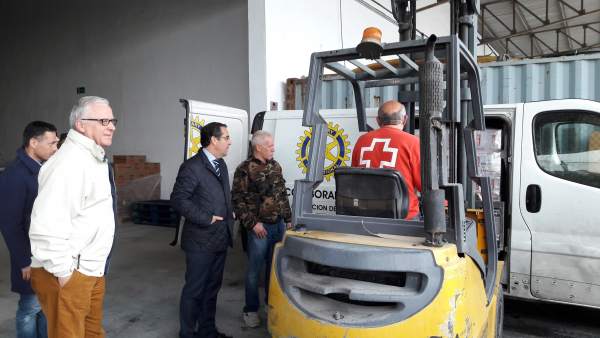 Briones visita cruz roja málaga almacén Briones visita cruz roja málaga almacén