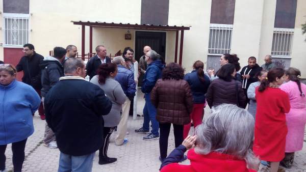 Concentración en el Polígono Sur contra el desalojo de una familia Concentración en el Polígono Sur contra el desalojo de una familia