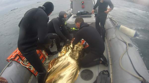 Estabilización y evacuación de buceador tras accidente de buceo Estabilización y evacuación de buceador tras accidente de buceo