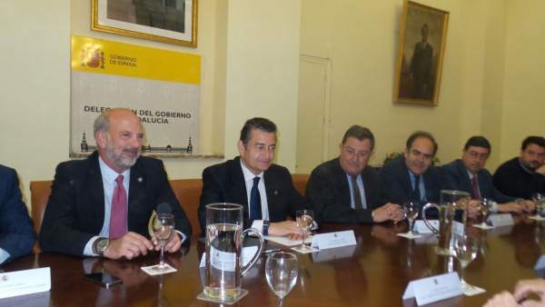 Reunión de Antonio Sanz con el Consejo de Hermandades de Sevilla Reunión de Antonio Sanz con el Consejo de Hermandades de Sevilla