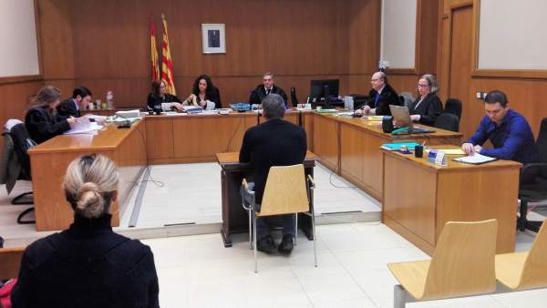 Juicio a un mosso por dejar sin ojo a un joven con una pelota de goma Juicio a un mosso por dejar sin ojo a un joven con una pelota de goma