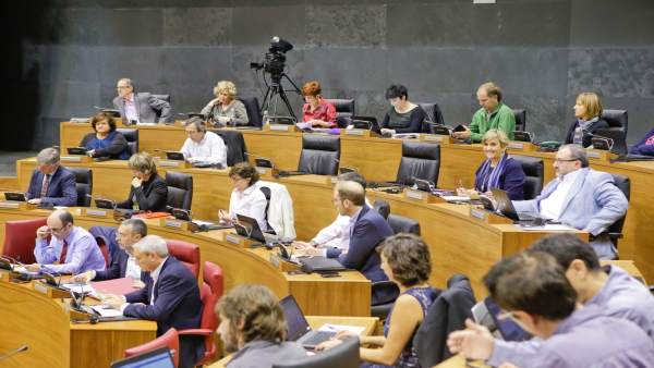 Pleno del Parlamento de Navarra (cuatripartito). Pleno del Parlamento de Navarra (cuatripartito).