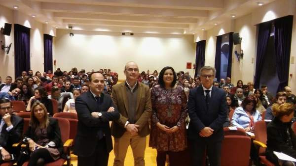 Autoridades durante la inauguración del encuentro Autoridades durante la inauguración del encuentro