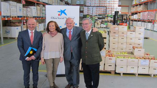 Valladolid. Representantes del Banco de Alimentos y La Caixa Valladolid. Representantes del Banco de Alimentos y La Caixa