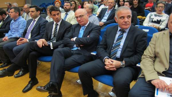 Jaume Farré, Primero Por La Derecha, Junto A Juan Hernández Jaume Farré, Primero Por La Derecha, Junto A Juan Hernández