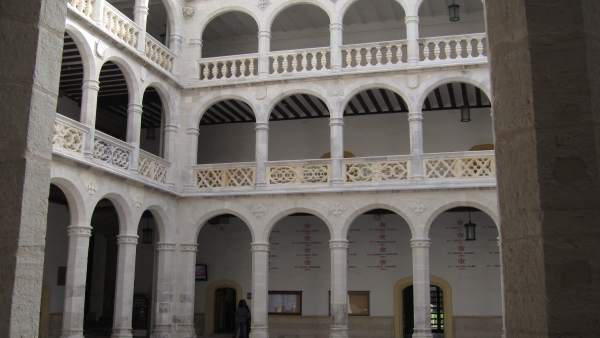 Interior Del Palacio Santa Cruz De Valladolid Interior Del Palacio Santa Cruz De Valladolid