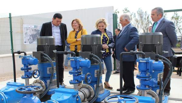 Cachá junto con Martínez en la desaladora de San Pedro Cachá junto con Martínez en la desaladora de San Pedro