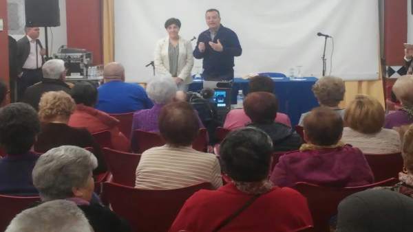Charla con mayores sobre el metro de Granada Charla con mayores sobre el metro de Granada
