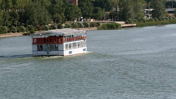 Río Guadalquivir a su paso por Sevilla Río Guadalquivir a su paso por Sevilla