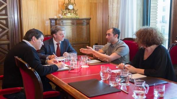El alcalde con MHUEL y vecinos de Casco Viejo El alcalde con MHUEL y vecinos de Casco Viejo