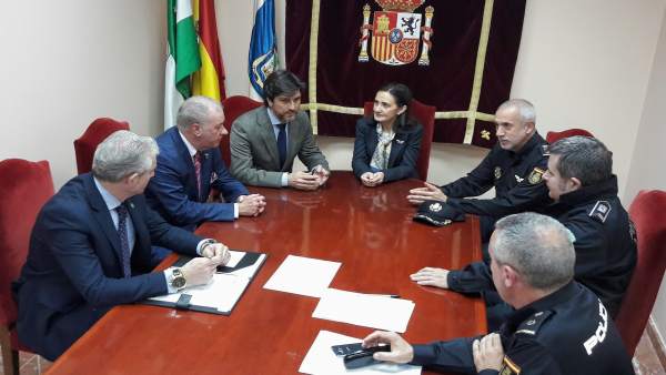 Reunión en la Subdelegación para coordinar el dispositivo para Semana Santa. Reunión en la Subdelegación para coordinar el dispositivo para Semana Santa.