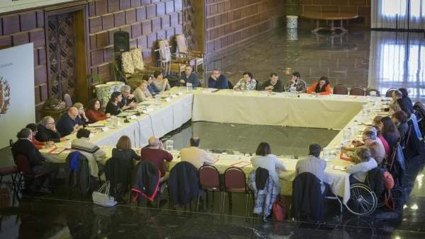 Broto se reúne con las entidades sociales Broto se reúne con las entidades sociales
