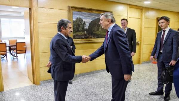 Revilla con embajador ruso Revilla con embajador ruso