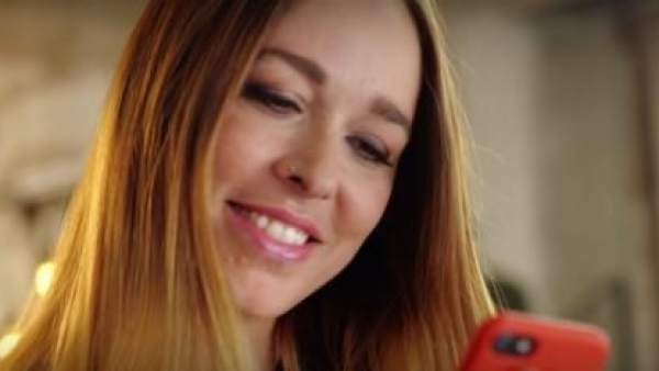 Beth protagoniza el anuncio de una app para 'catalanizar' comercios Beth protagoniza el anuncio de una app para 'catalanizar' comercios