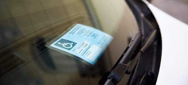 Tarjeta de aparcamiento para personas con discapacidad
