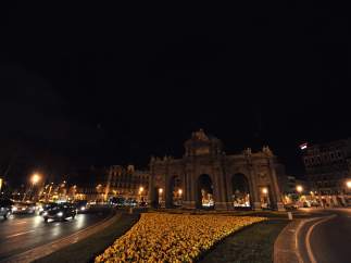 La Puerta de Alcalá apaga la luz en 'La hora del Planeta'