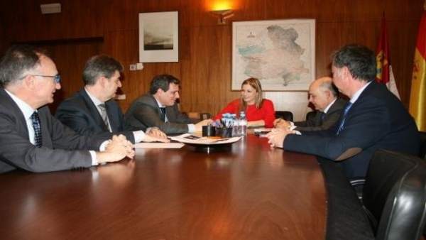 La consejera con los empresarios toledanos La consejera con los empresarios toledanos