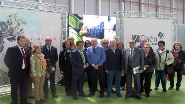 Encuentro con miembros de la Casa de Jaén en Córdoba en la Feria de los Pueblos Encuentro con miembros de la Casa de Jaén en Córdoba en la Feria de los Pueblos