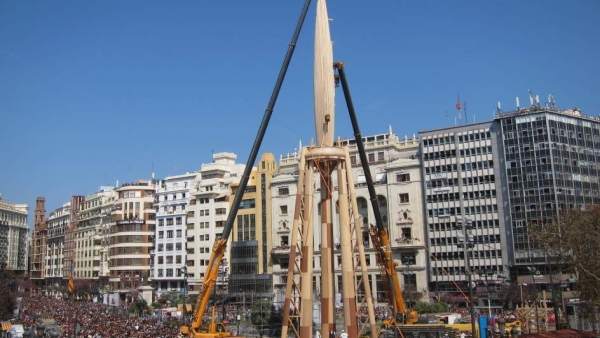 La de Manolo García es la falla municipal más alta de la historia La de Manolo García es la falla municipal más alta de la historia