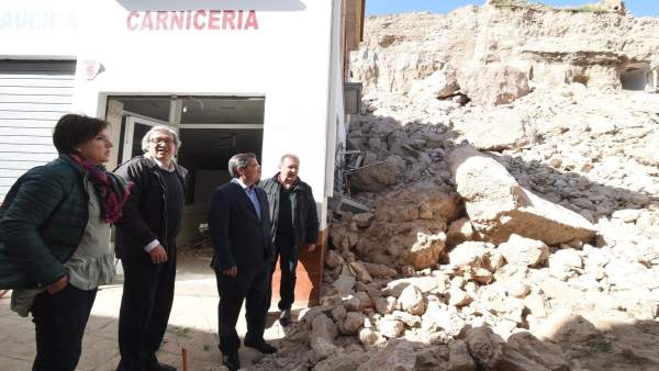 Visita de la Diputaicón al muro de la Alcazaba derruido en Zújar Visita de la Diputaicón al muro de la Alcazaba derruido en Zújar