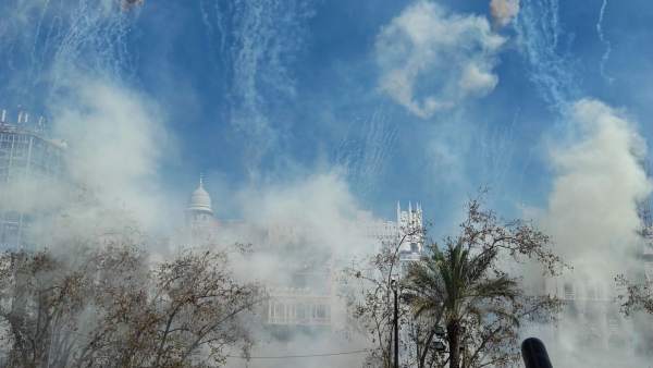 El disparo de Reyes ha nublado la vista en la plaza del Ayuntamiento El disparo de Reyes ha nublado la vista en la plaza del Ayuntamiento