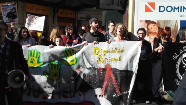 Los manifestantes han protestado en coincidencia con una corrida Los manifestantes han protestado en coincidencia con una corrida