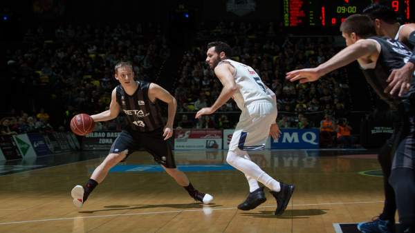 Miha Lapornik (RETABET BILBAO BASKET - REAL MADRID) Miha Lapornik (RETABET BILBAO BASKET - REAL MADRID)