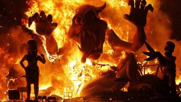 La 'cremà' cierra una semana intensa de actos falleros La 'cremà' cierra una semana intensa de actos falleros