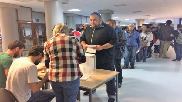 Votaciones en la asamblea de Anova Votaciones en la asamblea de Anova