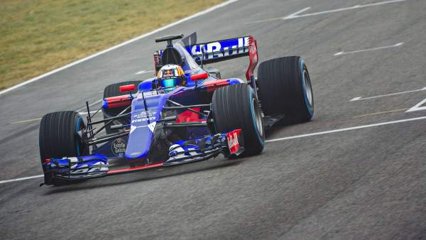 El Toro Rosso, en acción en Montmeló El Toro Rosso, en acción en Montmeló