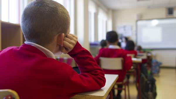 Colegio, escuela, aula, primaria, clase, niño, niña, niños, estudiando Colegio, escuela, aula, primaria, clase, niño, niña, niños, estudiando