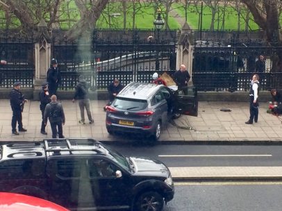 Coche tiroteado en Londres