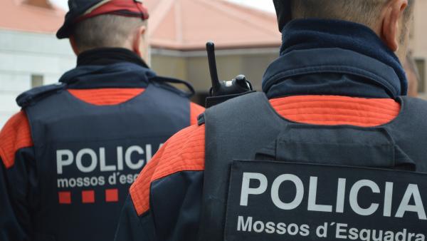 Agentes de los Mossos d'Esquadra Agentes de los Mossos d'Esquadra