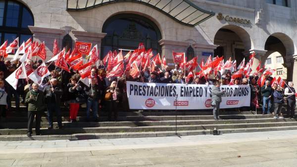 Concentración en la Plaza de Alfonso XIII convocada por UGT y CCOO Concentración en la Plaza de Alfonso XIII convocada por UGT y CCOO