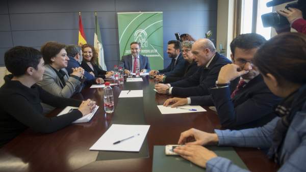 El consejero de Fomento, Felipe López, en la reunión sobre el metro con alcaldes El consejero de Fomento, Felipe López, en la reunión sobre el metro con alcaldes