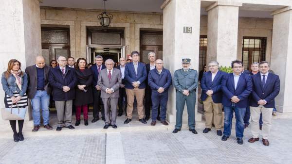 La Subdelegación del Gobierno secunda un minuto de silencio. La Subdelegación del Gobierno secunda un minuto de silencio.