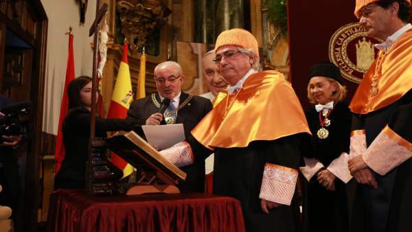 Manuel Lao Hernández,durante la investidura Manuel Lao Hernández,durante la investidura