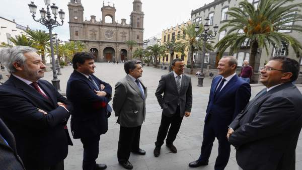 Representantes políticos y portuarios de Las Palmas de Gran Canaria y Huelva Representantes políticos y portuarios de Las Palmas de Gran Canaria y Huelva